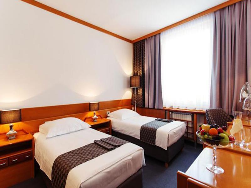 Elegans Hotel Brdo Kranj Dış mekan fotoğraf
